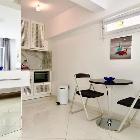 Apartament Sea Front In